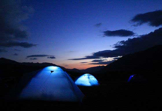 Expedition base at night (c) Liss Myrås